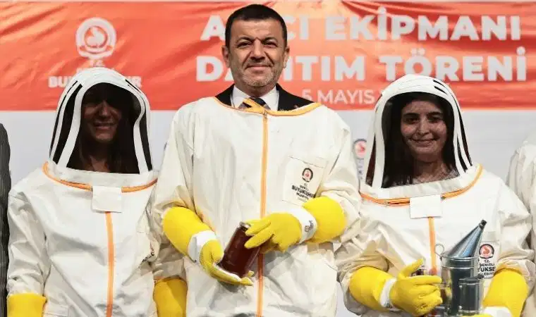 Başkan Çavuşoğlu: Arıcılık biterse, hayat biter