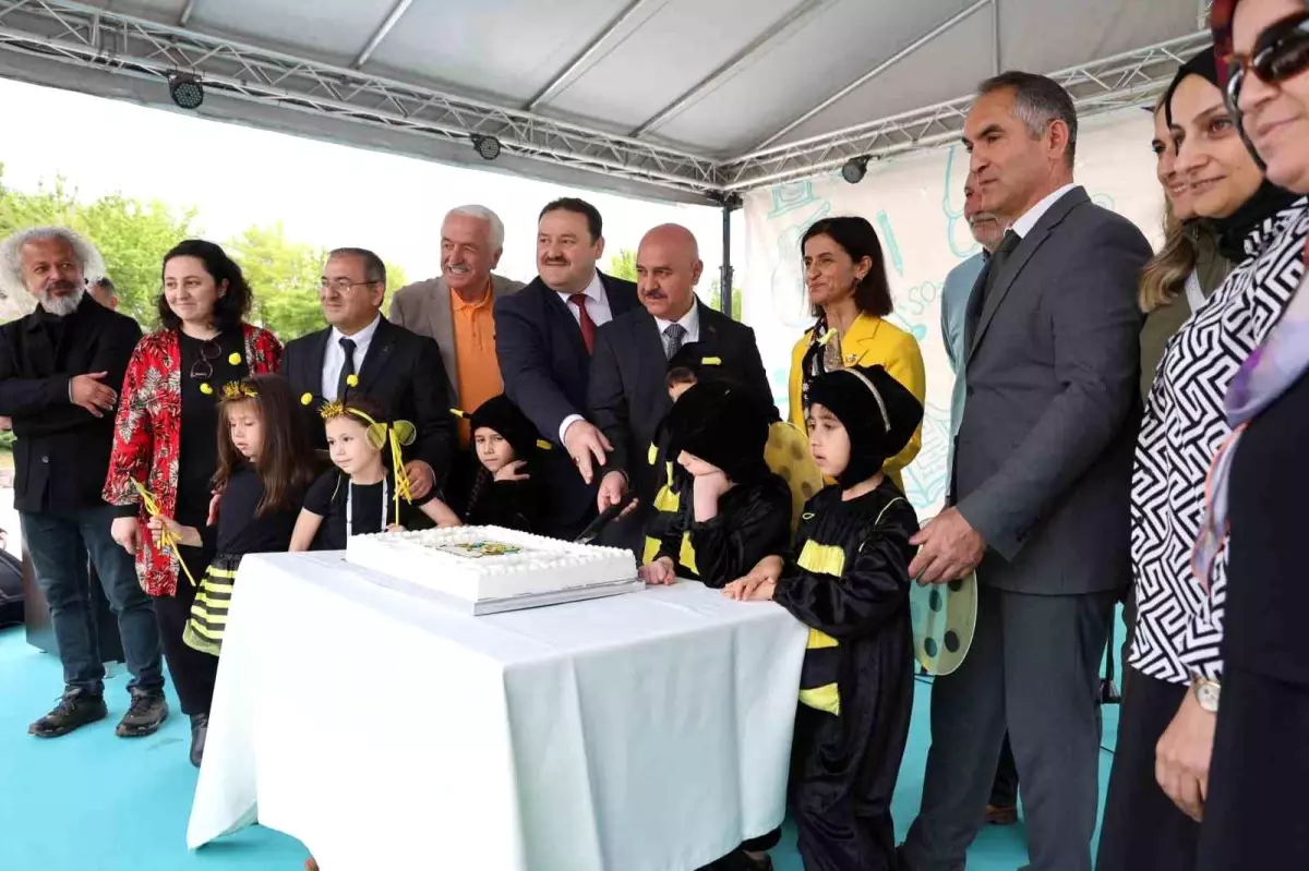 Célébration de la Journée Mondiale des Abeilles à Düzce La cérémonie de remise des prix du…