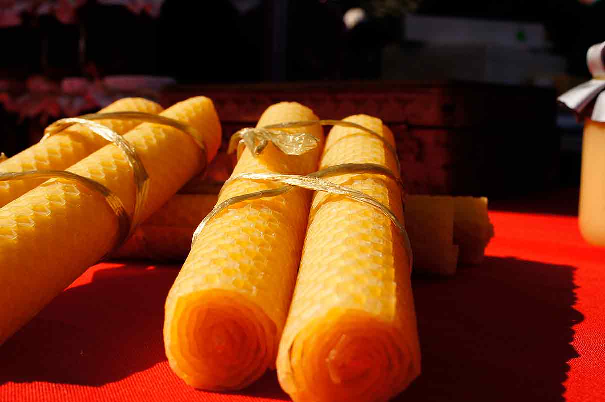 Cómo se hacen las velas de miel: diferentes modelos, paso a paso