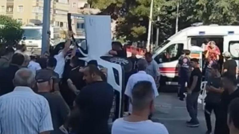 Otomobilin içine giren arı, kazaya yol açtı