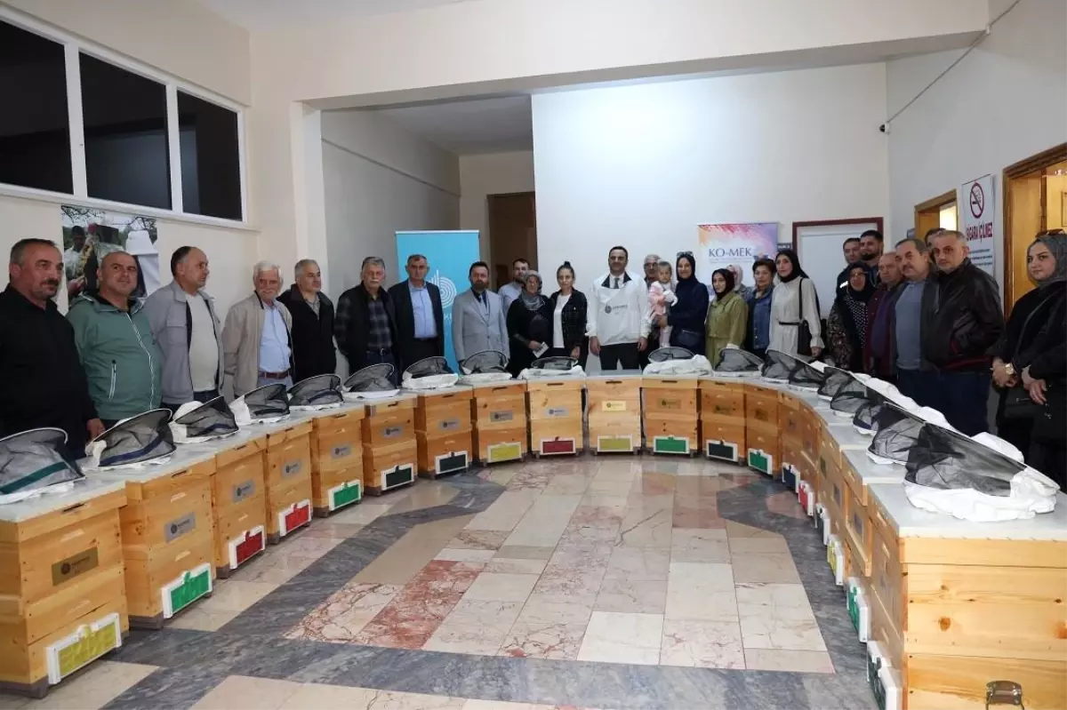 Yuvacık KO-MEK'te Arıcılık Kursu Mezunları Sertifikalarını Aldı