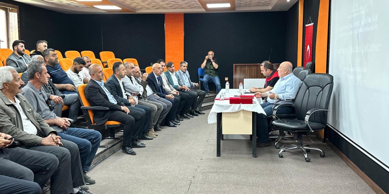 Yüksekova’da arı yetiştiriciliği eğitimi düzenlendi