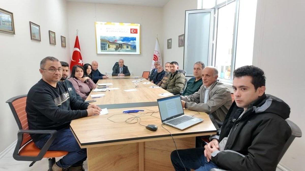 In Ardahan werd een evaluatievergadering gehouden gericht op de ontwikkeling van de bijenteelt