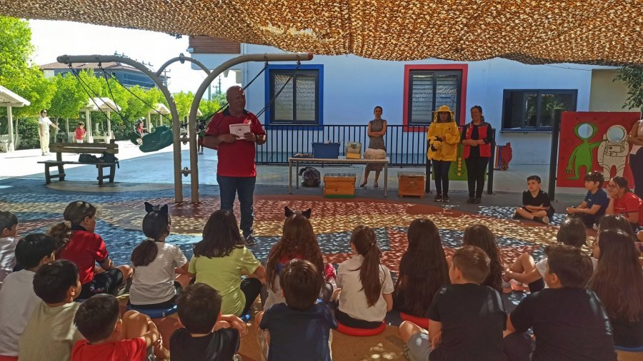 Dünya Arı Günü kapsamında, Muğla Arı Yetiştiricileri Birliği ve Fethiye İlçe Tarım ve Orman Müdürlüğü iş birliğiyle Fethiye Ata Ortaokulu ve Bahçeşehir İlkokulu...