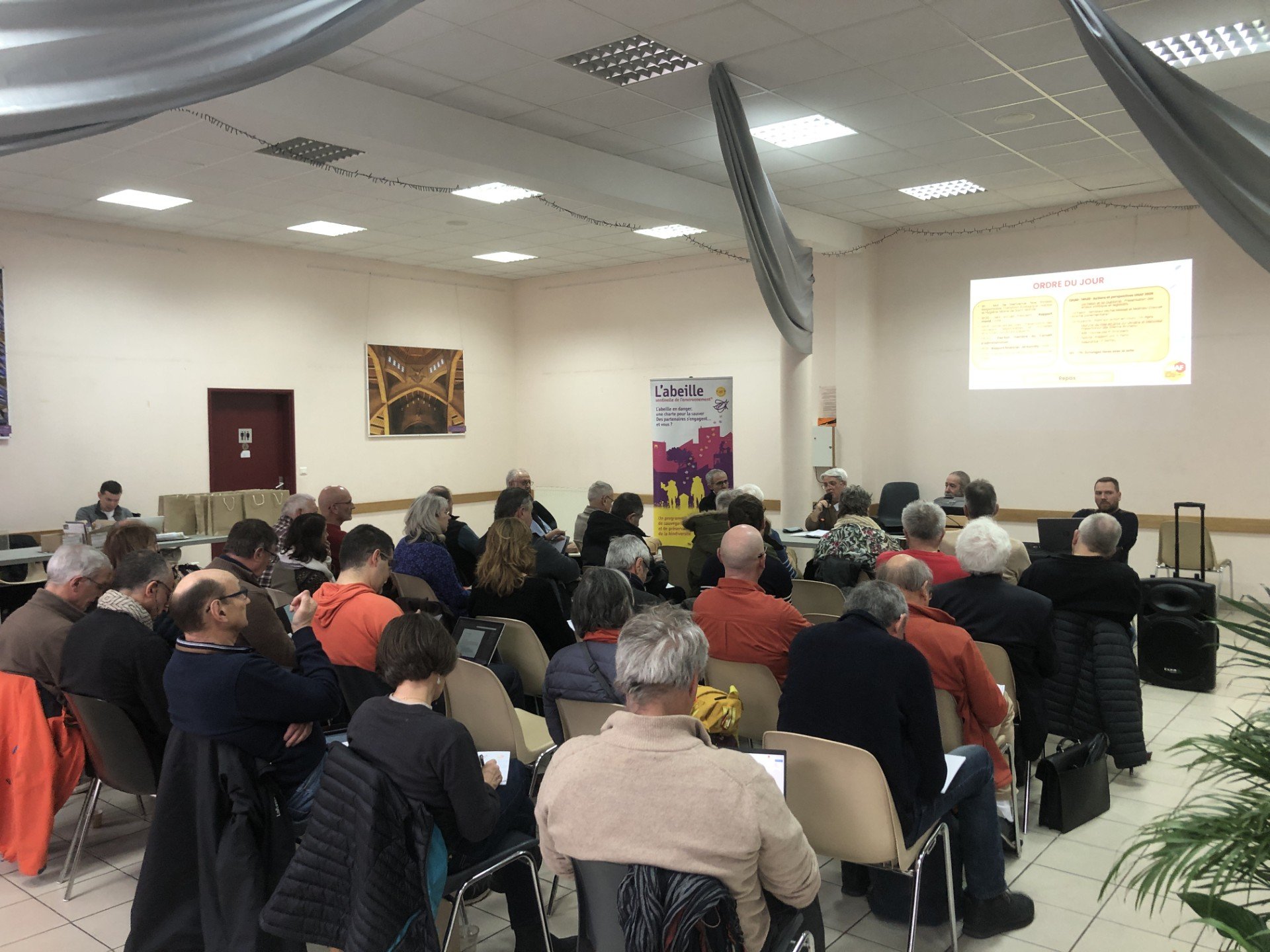 On Wednesday, February 18, the UNAF gathered its unions to loudly defend French beekeeping