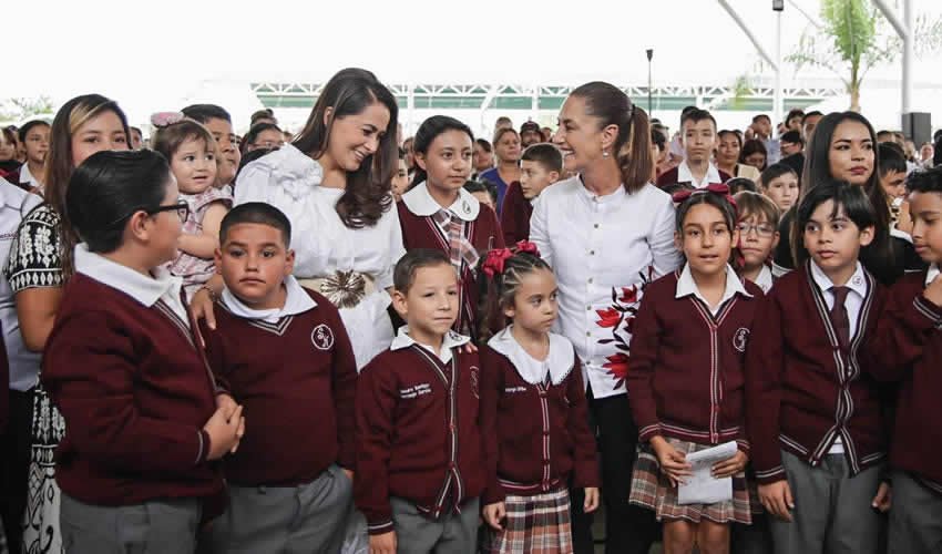 En Aguascalientes, Tere JimÃ©nez y Claudia  Sheinbaum Entregan Becas âRita Cetinaâ
