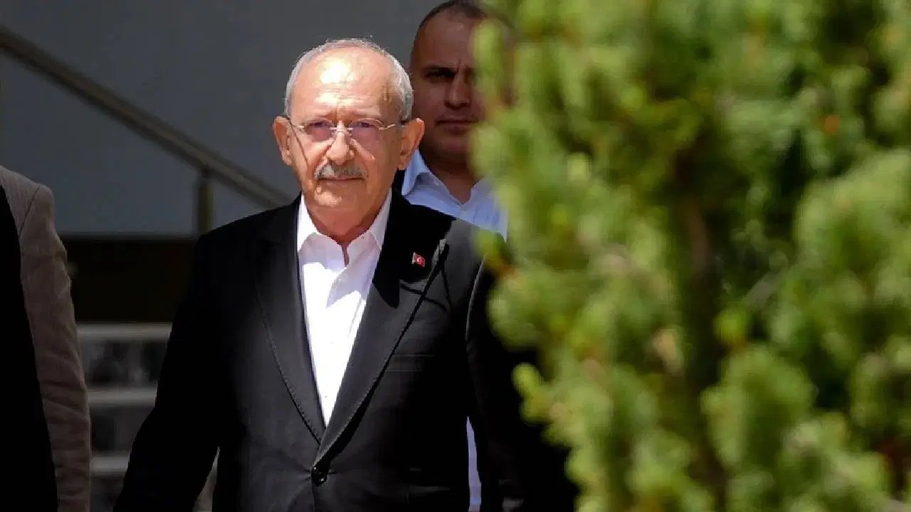 De vrijgelaten journalist İsmail Arı vertelde over het bezoek van Kılıçdaroğlu: ‘Hij lachte om de kritiek en zei: ‘Ik kijk er niet naar, het interesseert me nie