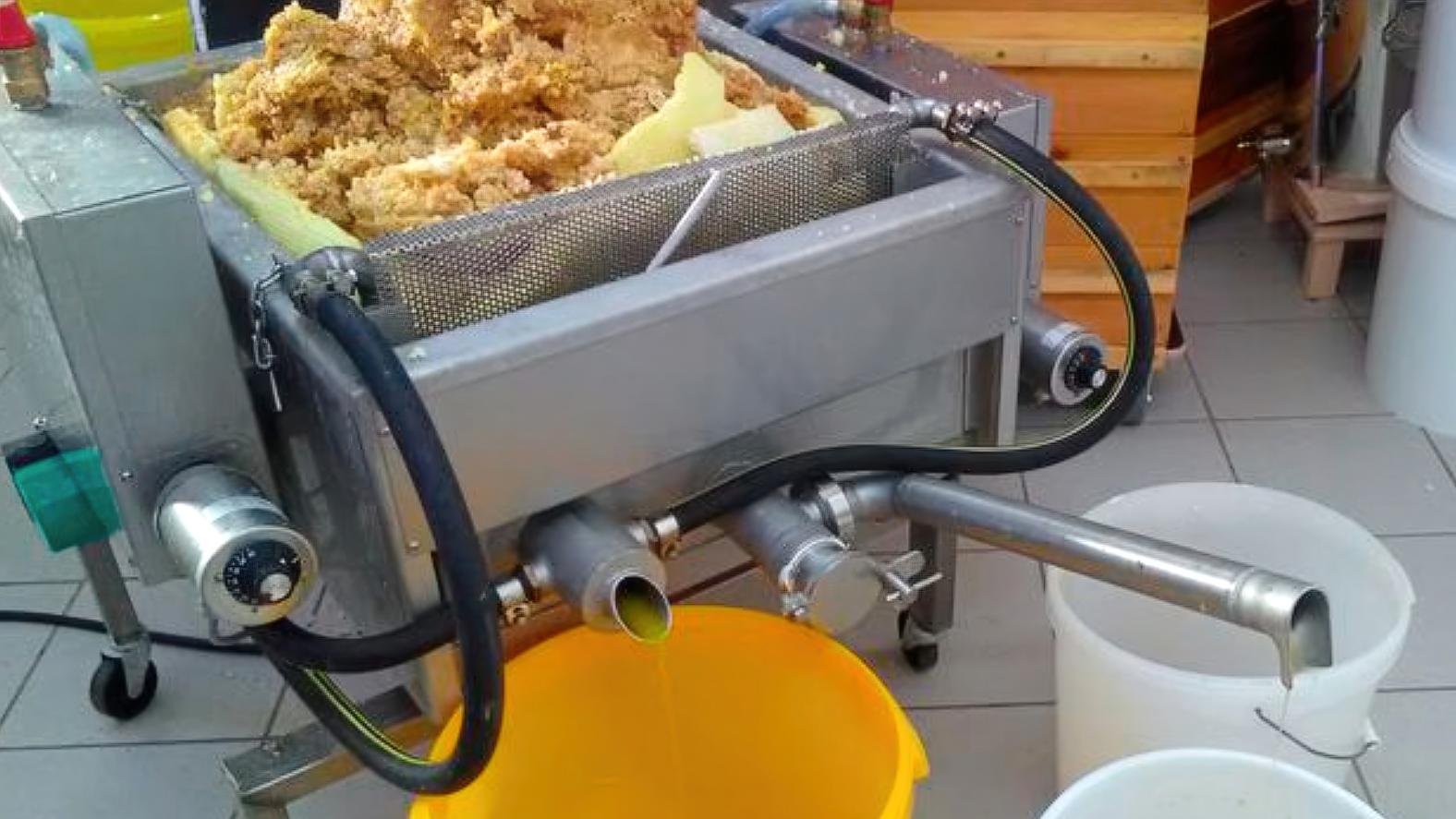 Melezitose vom Wachs trennen im Direktschmelzer