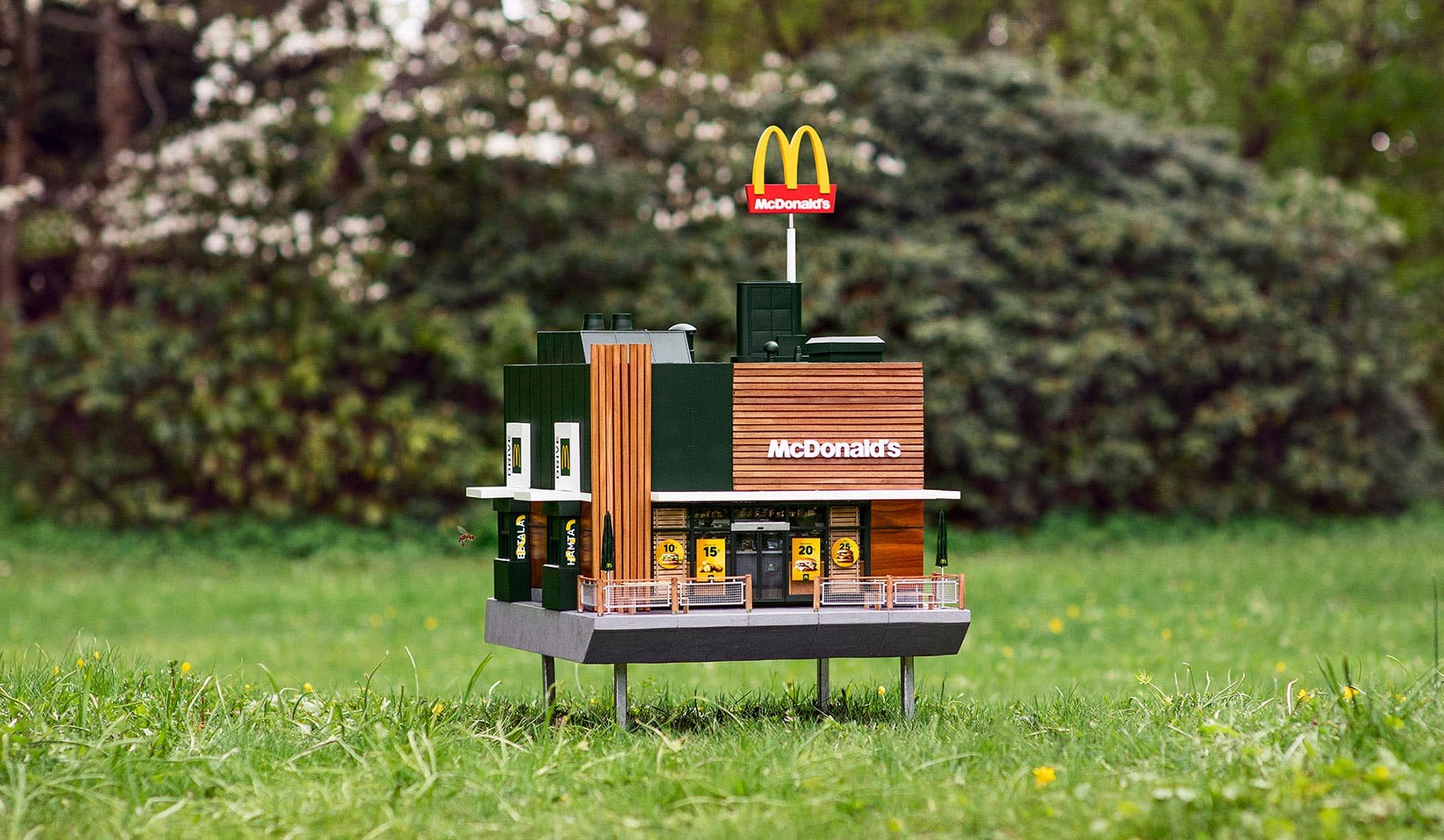 В 2019 году мир привлекла необычная новость: был открыт самый маленький McDonald’s на планете,…