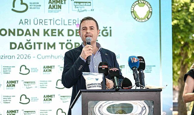 "If the producer wins, Balıkesir wins," said Balıkesir Metropolitan Municipality Mayor Ahmet Akın, as he distributed fondant cakes produced in the Metropolitan'