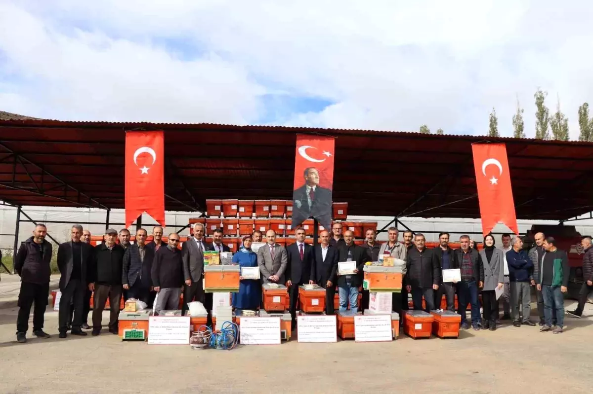 Oltu'da Ana Arı Yetiştiriciliği Projesi Başlatıldı