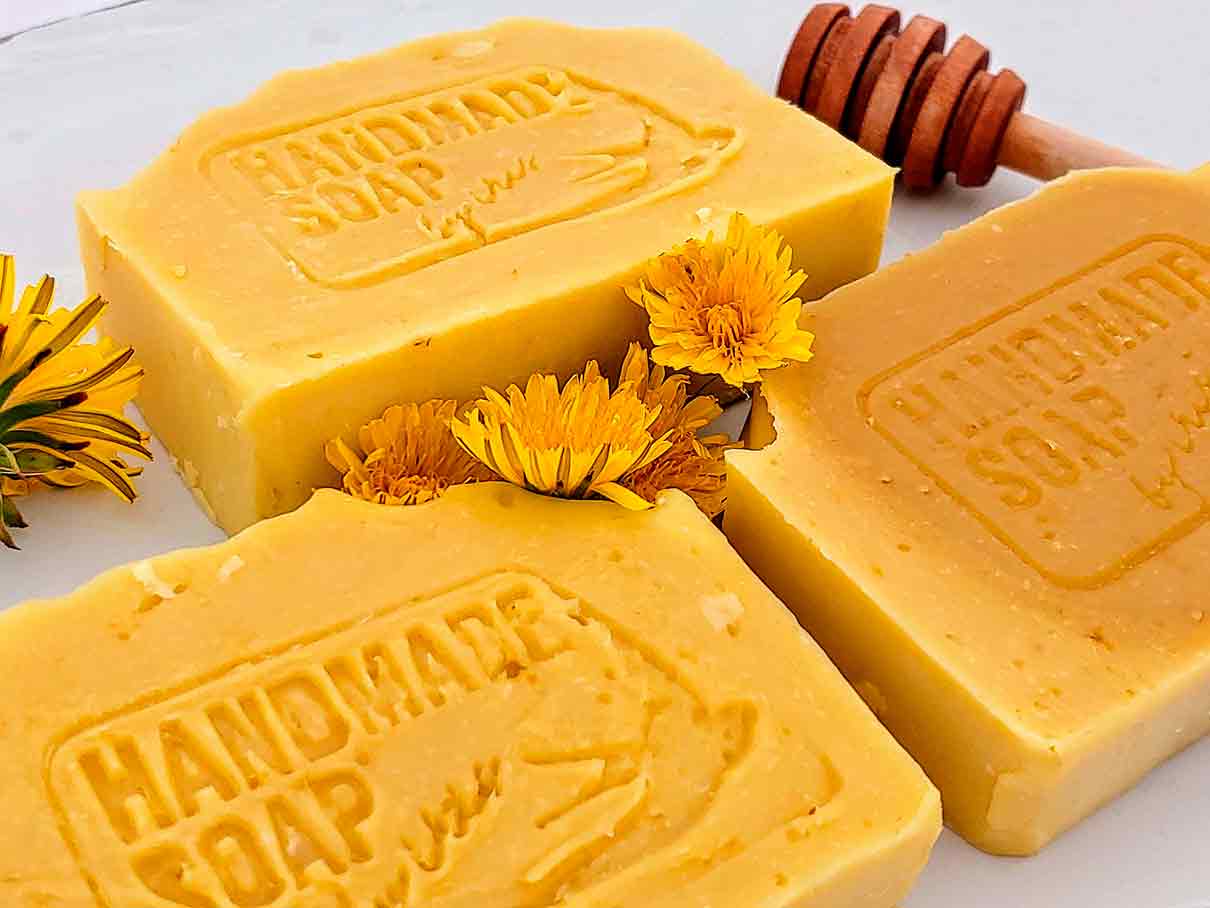 We tell you all the benefits of using honey in high cosmetics For millennia, honey has been a…