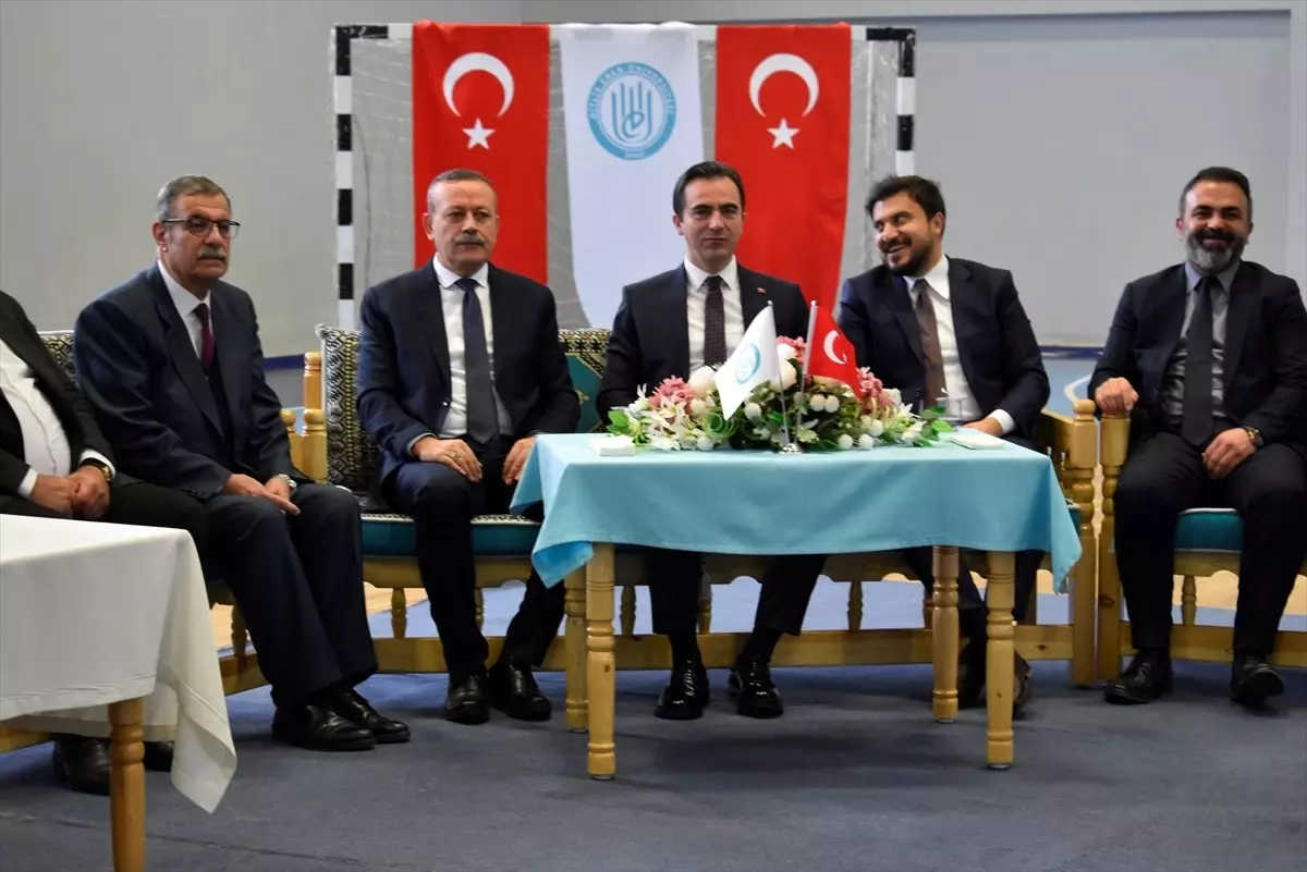 3. Bijenteelt en Honingfestival Georganiseerd in Bitlis Tijdens het festival in Bitlis stond…