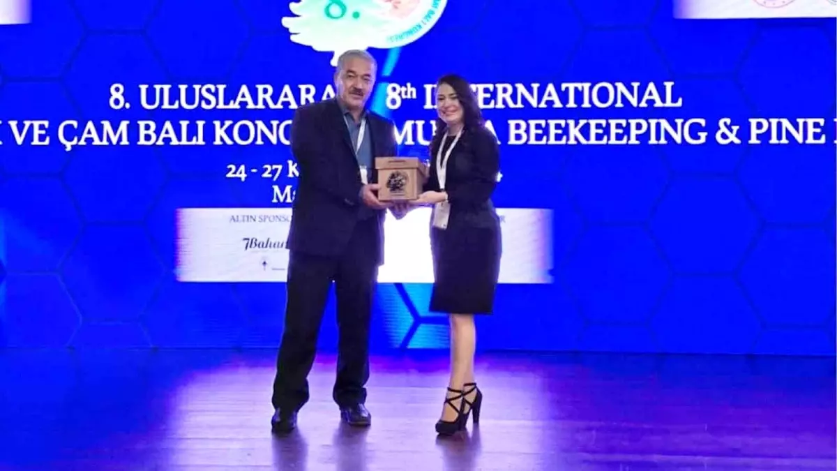 Congrès Apicole de Muğla Lors du Congrès International d'Apiculture de Muğla, des apiculteurs…