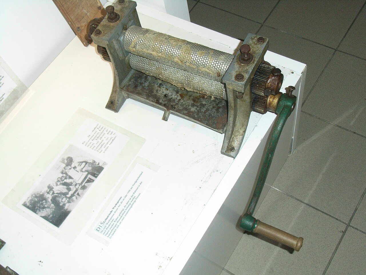 An old hand-cranked foundation roller machine